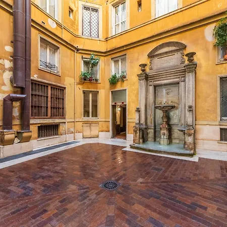 Casa Degli Dei * Řím